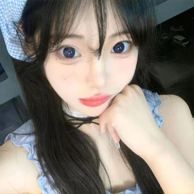 背后的她,眼前的我